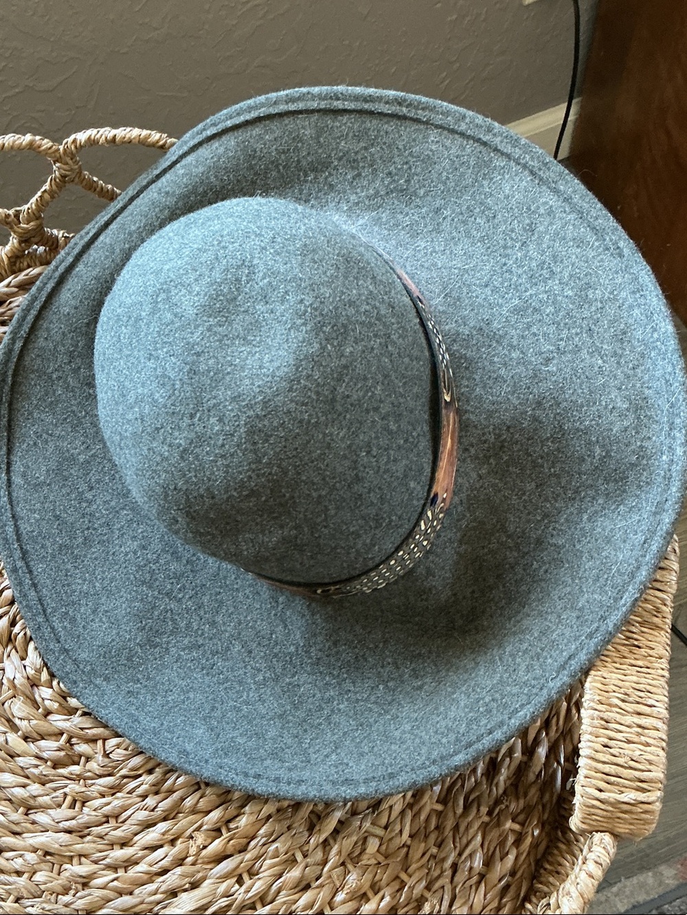 Liz Claiborne Womens Gray Felt Wide-Brim Hat with Decorative Band
